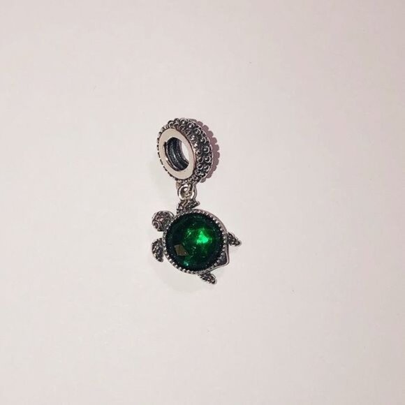 Boutique Loggerhead Charm 925 Sterling Silver Green Sea Turtle Charm - Picture 4 of 4